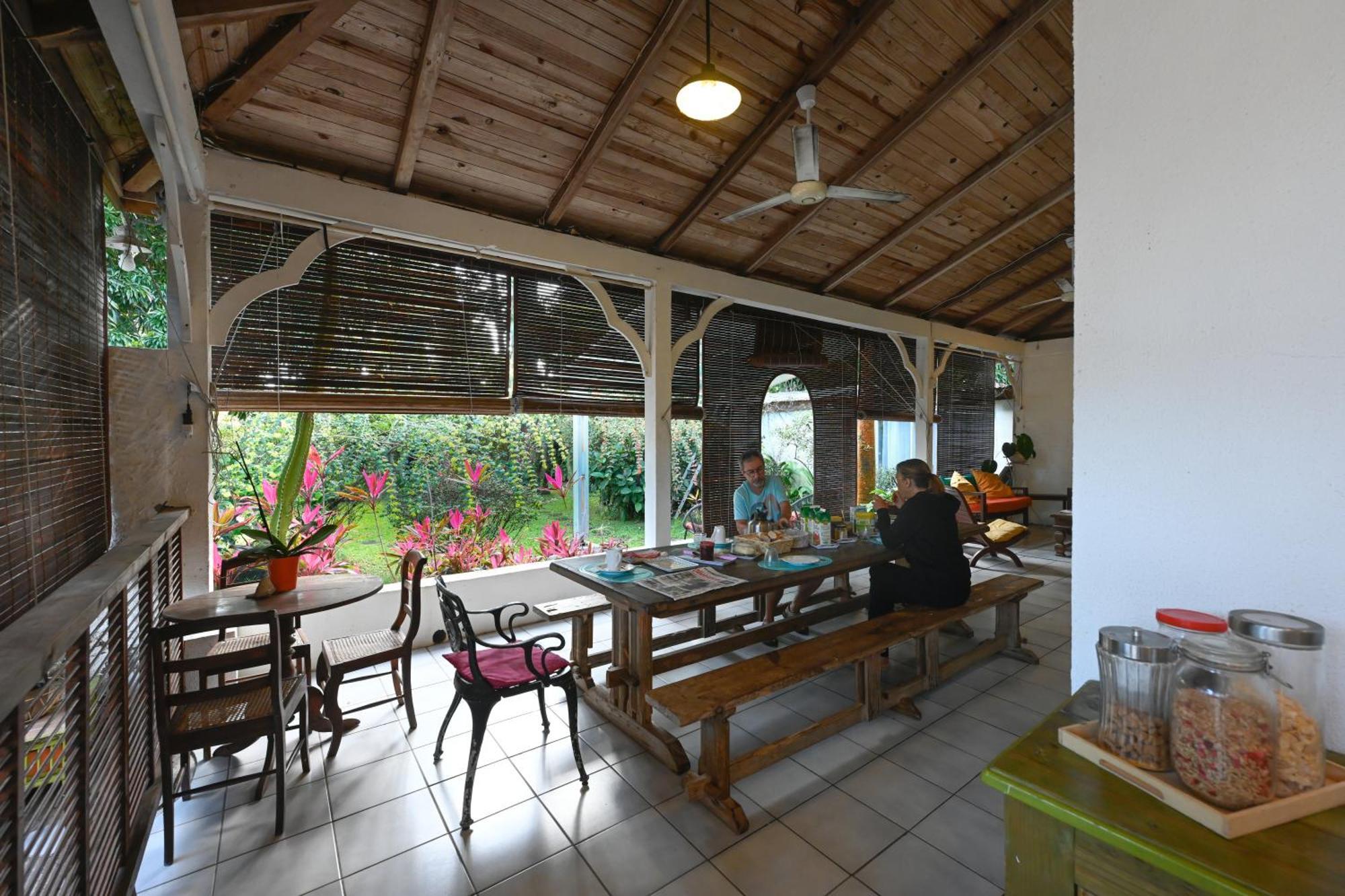 Le Medinilla Bed & Breakfast Bras-Panon Exterior foto